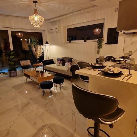 Suite Prestige Logement Neuf Avec Spa Et Ecran De Cinema En Rez De Jardin Colmar Bagian luar foto