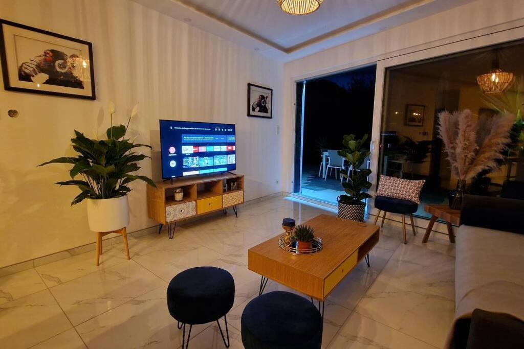 Suite Prestige Logement Neuf Avec Spa Et Ecran De Cinema En Rez De Jardin Colmar Bagian luar foto