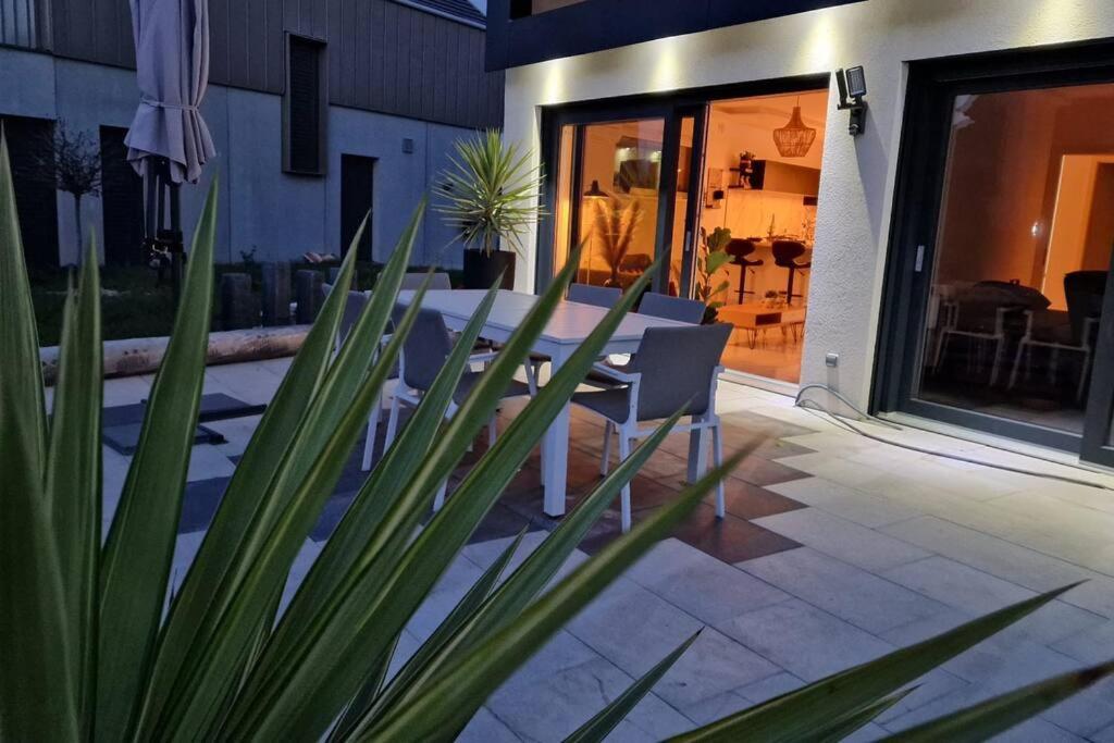 Suite Prestige Logement Neuf Avec Spa Et Ecran De Cinema En Rez De Jardin Colmar Bagian luar foto