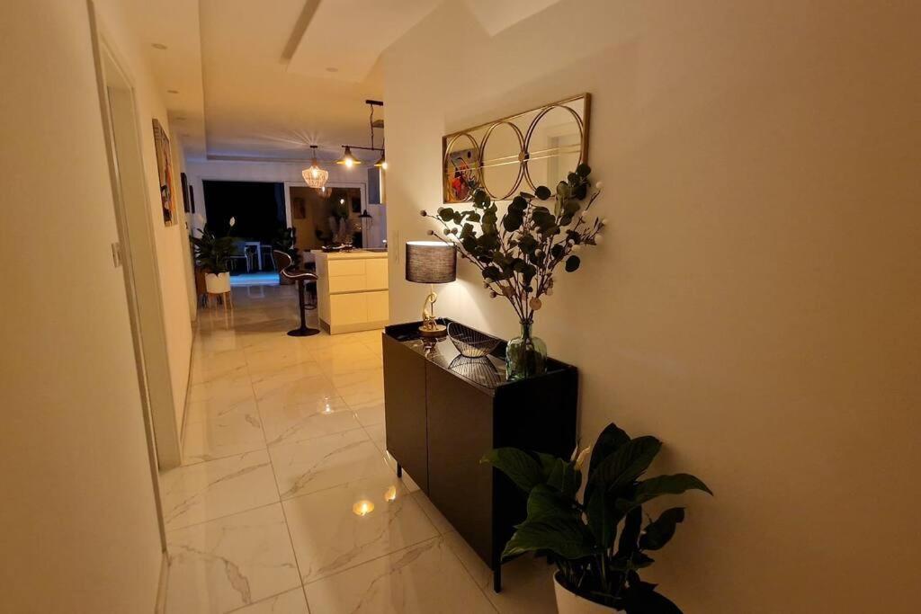 Suite Prestige Logement Neuf Avec Spa Et Ecran De Cinema En Rez De Jardin Colmar Bagian luar foto