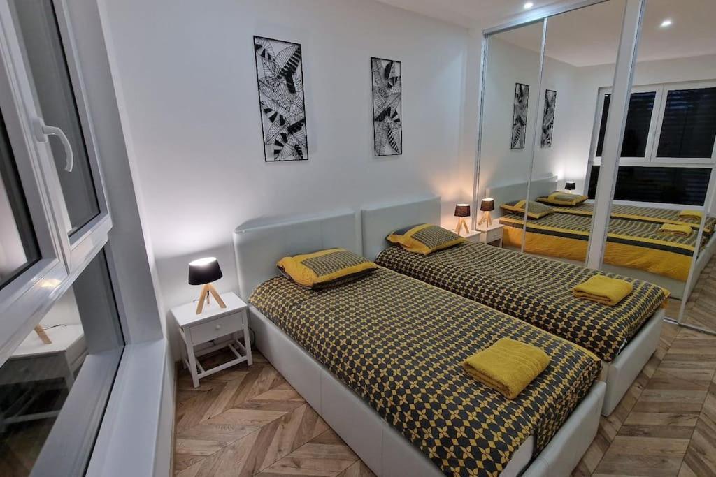 Suite Prestige Logement Neuf Avec Spa Et Ecran De Cinema En Rez De Jardin Colmar Bagian luar foto