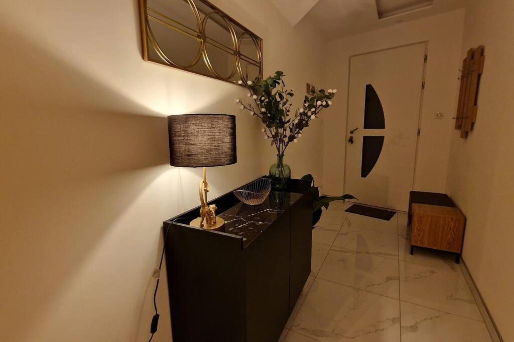 Suite Prestige Logement Neuf Avec Spa Et Ecran De Cinema En Rez De Jardin Colmar Bagian luar foto