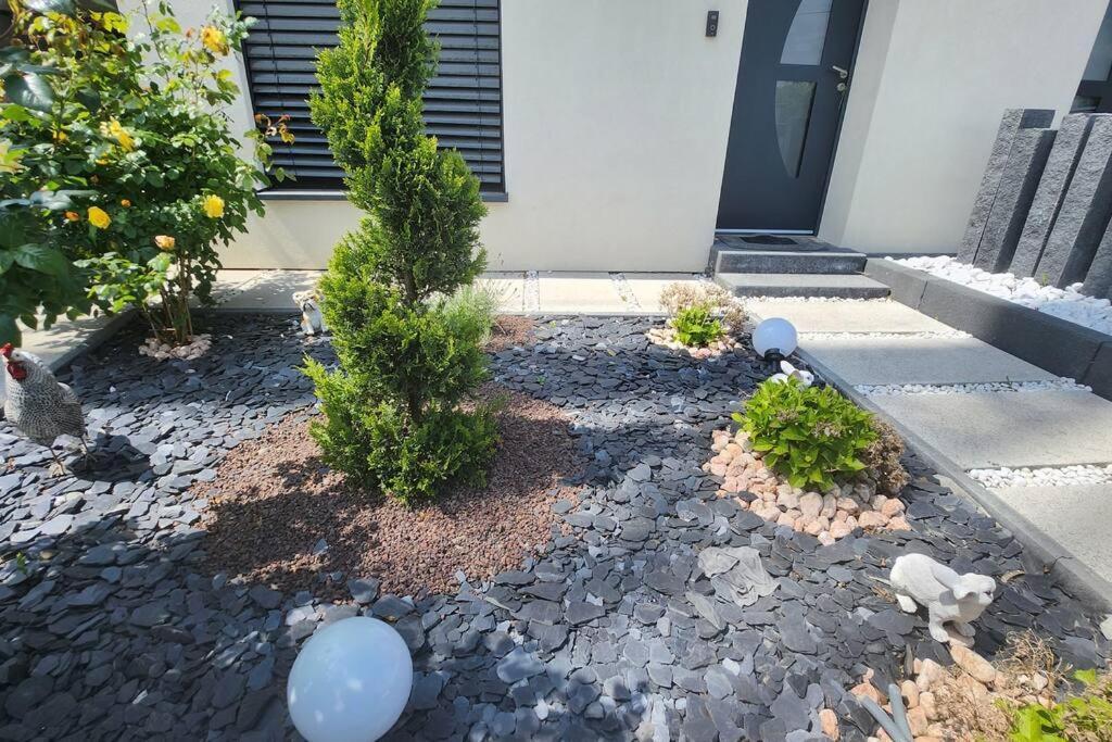 Suite Prestige Logement Neuf Avec Spa Et Ecran De Cinema En Rez De Jardin Colmar Bagian luar foto