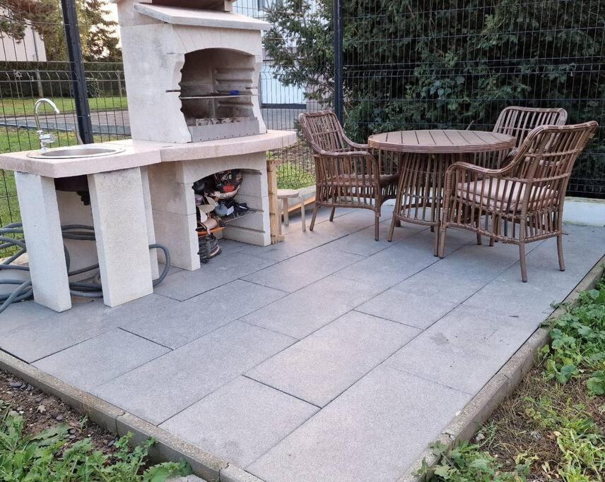 Suite Prestige Logement Neuf Avec Spa Et Ecran De Cinema En Rez De Jardin Colmar Bagian luar foto