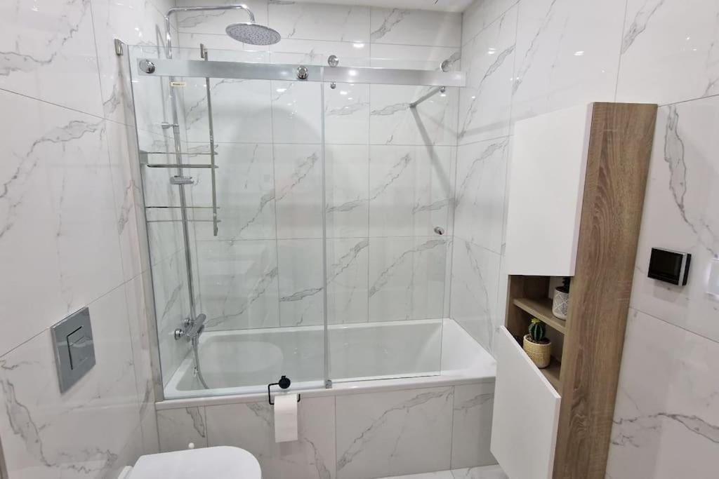 Suite Prestige Logement Neuf Avec Spa Et Ecran De Cinema En Rez De Jardin Colmar Bagian luar foto
